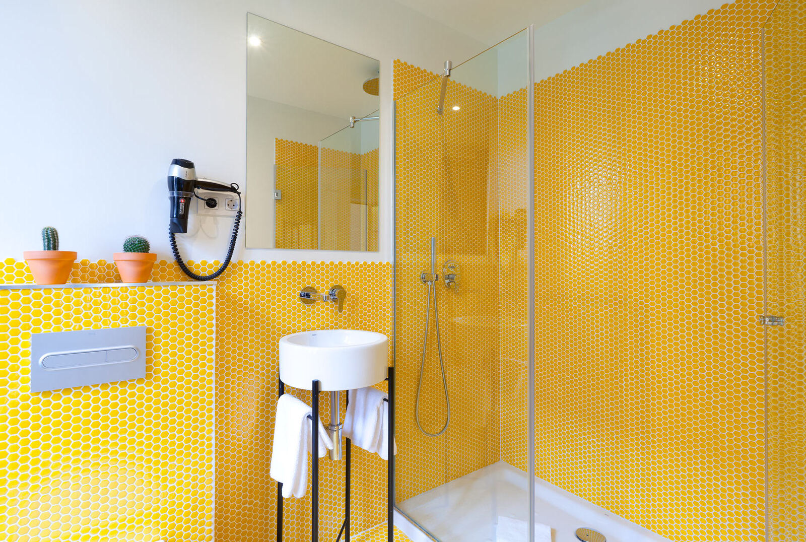 Baño de una habitación de SLEEP'N Atocha